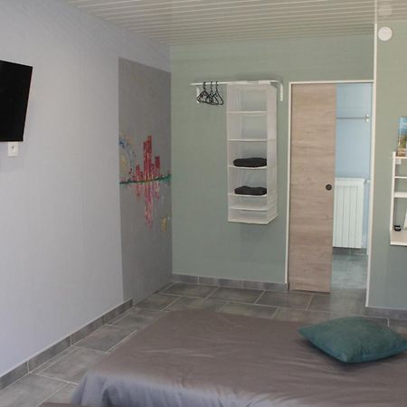 Chambres D'Hotes Des Couleurs Et Des Mots Villeneuve-de-Berg Ngoại thất bức ảnh