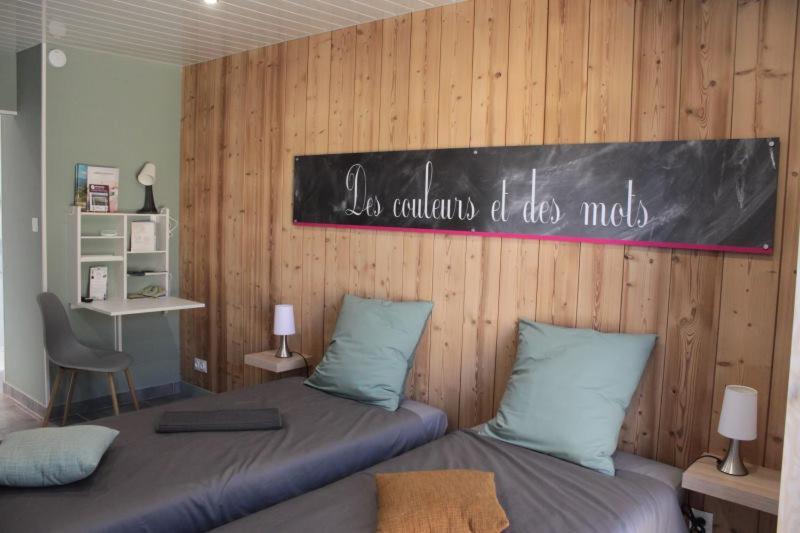 Chambres D'Hotes Des Couleurs Et Des Mots Villeneuve-de-Berg Phòng bức ảnh